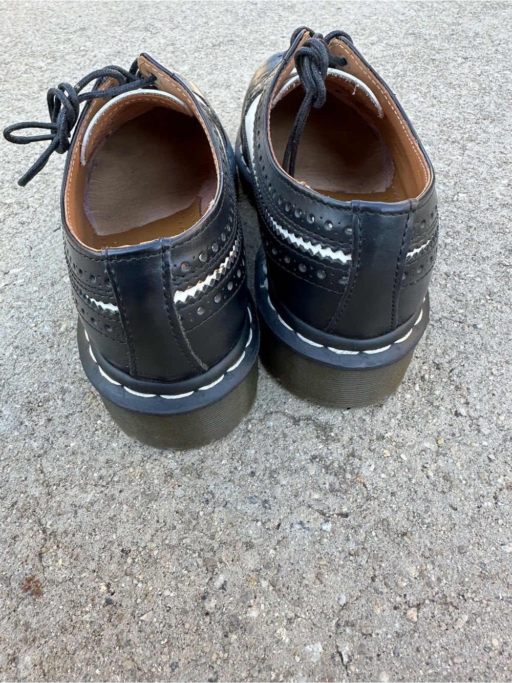 Dr. Martens 3989 Bex Wingtip Brogue Oxford Shoe Unisex - Picture 4 of 16